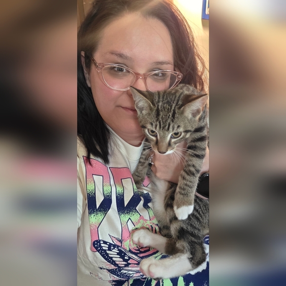 Meet your Posher, Lacie - Picture 3 of 4